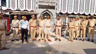 तुलसीपुर: अपर पुलिस अधीक्षक विशाल पांडे ने पचपेड़वा क्षेत्र में ईदगाह एवं मस्जिदों का भ्रमण कर सुरक्षा व्यवस्था का लिया जायजा