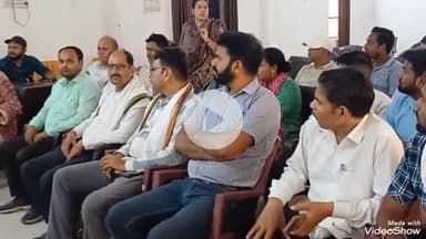 मिर्ज़ापुर: समोगरा में लेखपाल के साथ ग्राम विकास अधिकारी द्वारा अभद्रता के मामले में सदर तहसील के सभागार में लेखपाल संघ की हुई बैठक