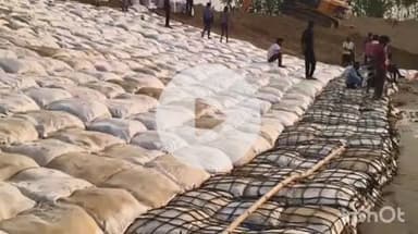 नानपारा: सरैया में सरयू नदी तटबंध का निर्माण कार्य बरसात से पहले होगा पूरा