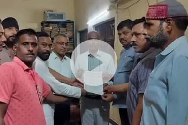 तुलसीपुर: तुलसीपुर में बदहाल विद्युत व्यवस्था को लेकर उ०प्र०उद्योग व्यापार मंडल ने विद्युत अधिकारियो के साथ की बैठक, दिया मांगपत्र