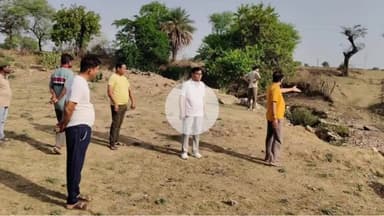 बीना: इंदिरा गांधी वार्ड का नगर पालिका अधिकारी ने किया निरीक्षण, वार्ड पार्षद और नगर पालिका इंजीनियर भी उपस्थित थे