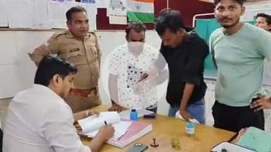 इटावा: गाड़ीपुरा मोहल्ले में उधारी के ₹50000 मांगने पर युवक को ईंट मारकर किया घायल, पुलिस ने कराया मेडिकल