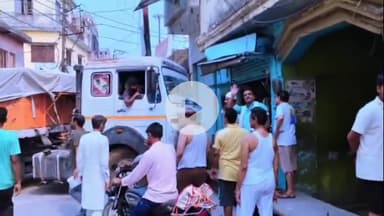 अमरोहा: उत्तराखंड जा रहा ट्रक चालक रूट मैप के जाल में फंसा, अमरोहा शहर में लंबा जाम लगने से लोग परेशान