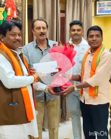 जगदलपुर: बस्तर जिला के सांसद प्रतिनिधि आनंद मोहन मिश्रा की नियुक्ति, सांसद महेश कश्यप ने सौंपा नियुक्ति पत्र