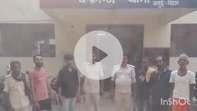 चकाई: दो अलग-अलग जगहों से 43 लीटर देशी शराब बरामद, तीन शराब विक्रेता और दो शराबी गिरफ्तार