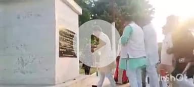 बलिया: शहीद मंगल पांडेय को मिला भारत रत्न, नगवां पहुंचे राष्ट्रीय लोकदल के राष्ट्रीय सचिव अनुपम मिश्र ने की मांग