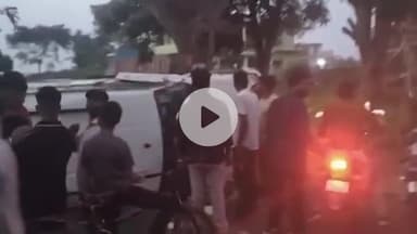 हज़ारीबाग: मेरु में 2 कारों में हुई टक्कर, दोनों वाहन क्षतिग्रस्त