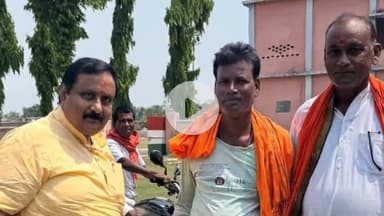 मोतिहारी: नोनेया मखनिया उच्च विद्यालय परिसर में पशुपालकों के बीच पशु आहार का वितरण किया गया