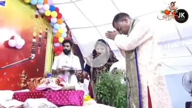 पं.दीपेश पाठक की भागवत कथा में भगवान कृष्ण की बाल लीला वर्णन के साथ कान्हा अपनी कंकड़ी से दही मक्खन हांडी फोड़ना मंचन कि