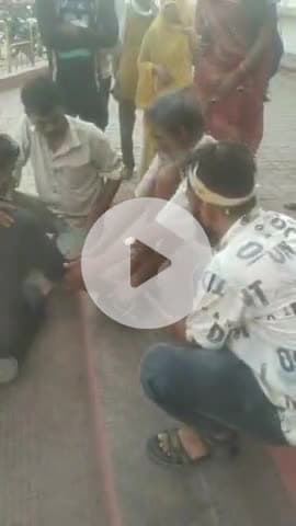 टीकमगढ़: जिला अस्पताल में भर्ती वृद्ध ने किया इलाज का दावा, हड्डियां चटकाई, वीडियो वायरल