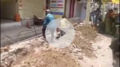 देेेवरिया: देवरिया के गुलाम टोला मोहल्ले में क्षतिग्रस्त पाइप से बह रहा पीने का पानी ,हजारों लीटर पानी हो रहा बर्बाद #jansamasya