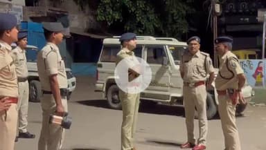 नवादा: नवादा के भगत सिंह चौक पर एसपी अभिनव धीमान ने थाना प्रभारी की देखरेख में चलाया विशेष चेकिंग अभियान