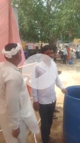 गांव जनानिया के मेंन बस स्टैंड पर ठंडा पानी वह तरबूज सेवा आने-जाने वाले राहगीरों के लिए