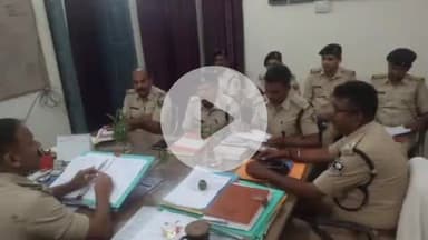 बेनीपुर: अनुमंडल आरक्षी कार्यालय बेनीपुर में एसडीपीओ आशुतोष कुमार ने पुलिस अधिकारियों के साथ की बैठक