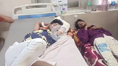 लाडपुरा: तेज रफ्तार कार की टक्कर से चार युवक गंभीर रूप से घायल