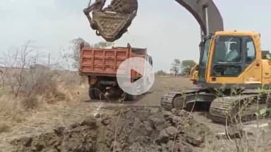 बीना: ग्राम नौगांव में गणेश नदी पर अवैध खनन, शिकायतकर्ता की ज़मीन पर भी ठेकेदार ने खोदी मिट्टी