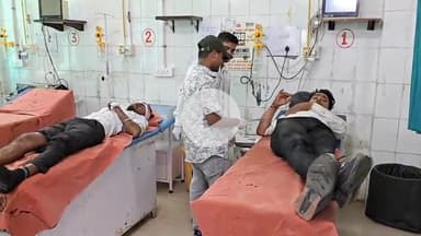 मिर्ज़ापुर: शादी समारोह से लौट रहे बाइक पर सवार दो लोग विजयपुर पहाड़ी के पास अनियंत्रित होकर पत्थर से टकराए, दोनों घायल, इलाज जारी