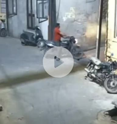 पचपदरा: बालोतरा शहर में आवारा सांड ने दंपति पर किया हमला, वीडियो हो रहा है वायरल