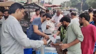 धनौरा: गजरौला के इंदिरा चौक पर भारतीय समाज सेवा समिति के पदाधिकारी ने भीषण गर्मी में सरवत वितरण कार्यक्रम का आयोजन किया