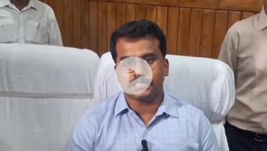 बहराइच: कतर्नियाघाट वन क्षेत्र में बुलडोजर की कार्रवाई से हटाई गई चार मजारें, जानकारी दी डीएफओ बी. शिव शंकर ने