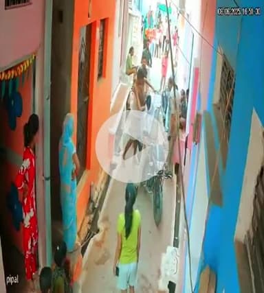 #ब्रेकिंग_ललितपुर #पुलिस को चुनौती देता #दबंग ,पुलिस के सामने ही #दिखाता दबंगई