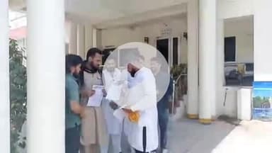 झांसी: सूफी खानकाह एसोसिएशन ने मौलवी कलीम बरेलवी की मोहर्रम से पहले गिरफ्तारी की मांग को लेकर झांसी डीएम को सौंपा ज्ञापन