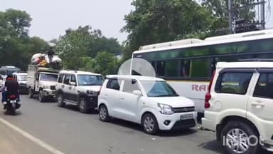 थावे: थावे मंदिर से लेकर बेदू टोला तक जाम में छूट रहे लोगों का पसीना, पुलिस की तरफ से नहीं किया जा रहा पहल #jansamasya