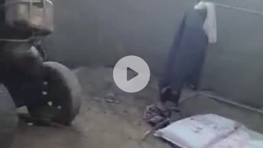 कोल: कलेक्ट्रेट में फौजी ने दबंगों पर अपनी जमीन पर कब्जा करने का लगाया आरोप, न्याय की लगाई गुहार