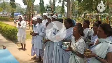 मुरहू: कचहरी मैदान में भगवान बिरसा मुंडा की पुण्यतिथि के अवसर पर अनुयायियों ने की पूजा-अर्चना