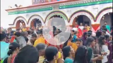 झाझा: धमना गांव में स्थित मां काली मंदिर में वार्षिक पूजा से पूर्व श्रद्धालुओं की उमड़ी भीड़