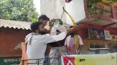 गिरिडीह: ABVP गिरिडीह नगर इकाई ने बिरसा चौक पर भगवान बिरसा मुंडा की प्रतिमा पर माल्यार्पण कर मनाई पुण्यतिथि