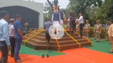 कांके: कोकर में राज्यपाल संतोष कुमार गंगवार ने बिरसा मुंडा की पुण्यतिथि पर श्रद्धांजलि दी