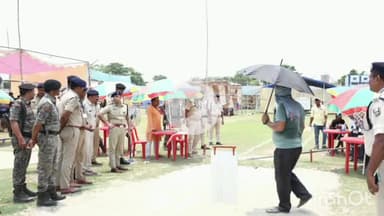 बेतिया: बेतिया पुलिस अधीक्षक ने गृहरक्षक नामांकन प्रक्रिया का औचक निरीक्षण किया
