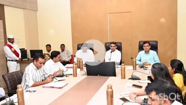 धार: कलेक्टर सभाकक्ष में कलेक्टर की अध्यक्षता में समयावधि पत्रों की समीक्षा बैठक हुई आयोजित