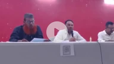 बलिया: बलिया प्रखंड परिसर के सभागार भवन में BLO कर्मियों के मूल्यांकन मोबाइल ऐप को लेकर बैठक आयोजित