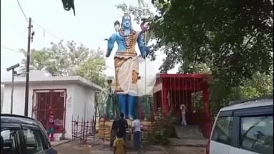 धनौरा: झारखंडी चाकेश्वर महादेव मंदिर पर जलाभिषेक और प्रसाद चढ़ाने के लिए श्रद्धालुओं की भीड़ उमड़ी