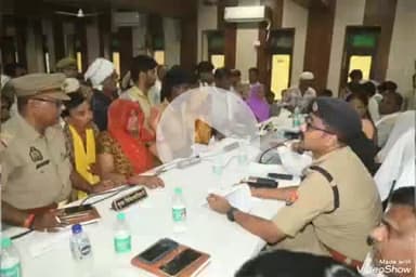 खबर औरैया से समाधान दिवस में जिलाधिकारी और पुलिस अधीक्षक ने सुनी समस्याएं दिए दिशा निर्देश