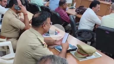 बड़ौत: बड़ौत तहसील में संपूर्ण समाधान दिवस पर कुछ अधिकारियों के मोबाइल में मशगूल रहने का वीडियो सोशल मीडिया पर हुआ वायरल