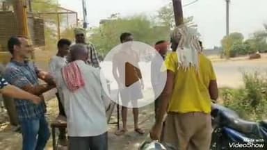 औरैया गर्मी के मौसम में नरोत्तम पर चौराहे पर हुआ शरबत का वितरण चिलचिलाती गर्मी में शरबत पीकर लोगों ने राहत की महसूस