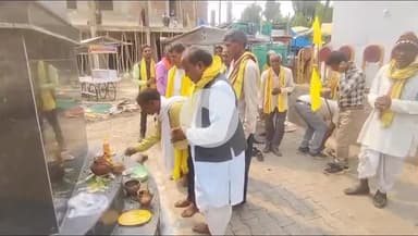 सिंगरौली: भगवान बिरसा मुंडा की पुण्यतिथि पर गोंडवाना गणतंत्र पार्टी ने बैढ़न चौपाटी पर श्रद्धांजलि अर्पित की