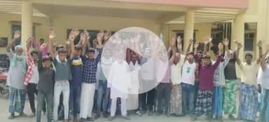 धोरैया: तालिमी मरकज पद पर बहाली के लिए नौवाबांध के ग्रामीणों ने प्रखंड कार्यालय धोरैया में किया प्रदर्शन