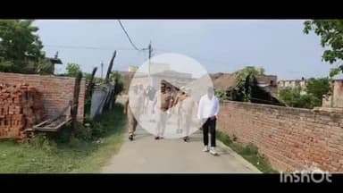 तुलसीपुर: थाना AHTU पुलिस टीम ने बार्डर पर शांति सुरक्षा बनाए रखने के लिए इंडो नेपाल बॉर्डर के गांव मिश्रोलिया में किया गश्त