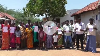 சாத்தான்குளம்: பொது பாதை ஆக்கிரமிப்பை அகற்றி சாலை வசதியை ஏற்படுத்தித் தர வலியுறுத்தி குறுகால்பேரியில் அருந்ததியர் சமூக மக்கள் ஆர்ப்பாட்டம்