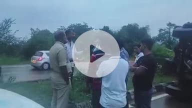 ବାଣପୁର: 16 ନମ୍ବର ଜାତୀୟ ରାଜପଥ କୋତରୀ  ବାଇପାସ ରେ ଭାରସାମ୍ୟ ହରାଇ ଓଲଟିଲା ଟ୍ରକ. ଚାଳକ ଆହତ.