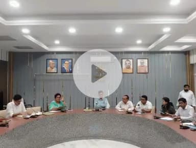 बीसलपुर: गांधी सभागार में आगामी योग दिवस की तैयारी को लेकर डीएम ने की समीक्षा बैठक