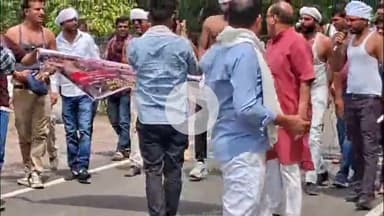 दमोह: मूंग खरीदी की मांग को लेकर किसानों ने अर्धनग्न होकर दंड भरते हुए कलैक्ट्रेट पहुंचकर CM के नाम सौंपा ज्ञापन #Jansamasya