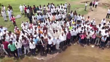 अंबड: उपविभागीय अधिकारी अंबड विजय चव्हाण यांच्या लेखी आश्वासनानंतर गोंदी येथील गोदावरी नदी पात्रातील शेतकऱ्याची आंदोलन तात्पुर