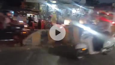 मथुरा: शहर के मंडी चौराहा पर डिवाइडर और अंधेरे तथा जाम से लोग परेशान शिकायत के बाद भी निगम ने नहीं ली शुध #jansamasya