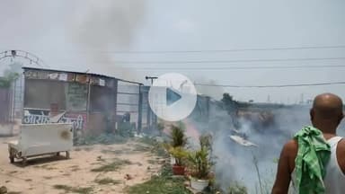 उचकागांव: वृंदावन पेट्रोल पंप के पास बंद रेस्टोरेंट में लगी आग, NH-531 पर अफरा-तफरी मची