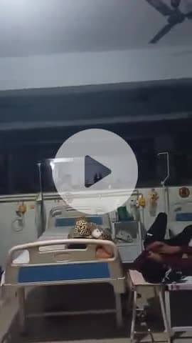 आज सदर अस्पताल (जिला अस्पताल)
1 घंटे से ज्यादा देर से लाइट रही गुल इलाज करवा रहे मरीजों का हो रहा बुरा हाल#फतेहपुर